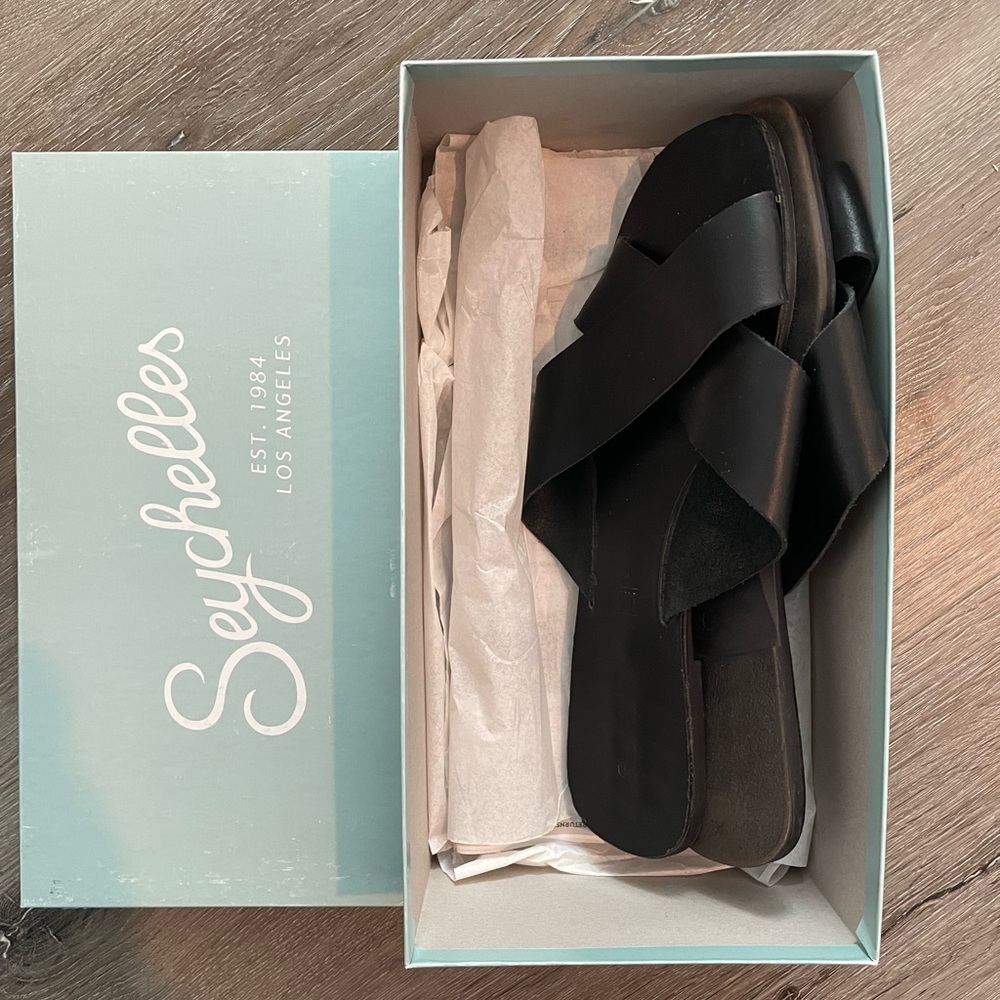 Total relaxation black leather shoes women